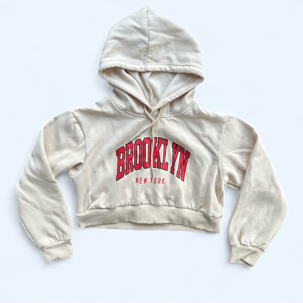 Brooklyn New York Long Sleeve Cropped Hoodie in Beige/Red Size Medium